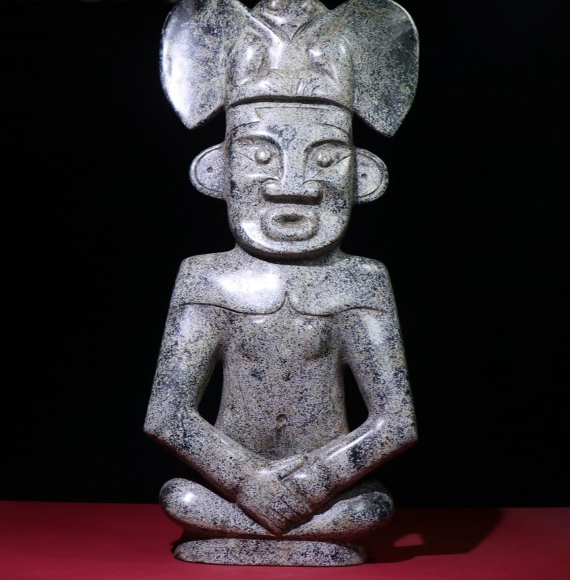 An Exquisite Archaic jade Figure Ornament (1 of 9)