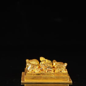 A Set of Fine Gilt Bronze Auspicious Beast Seals,with Poem