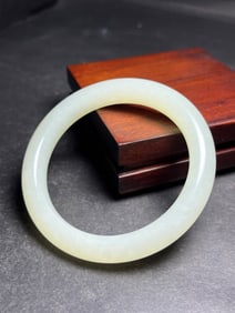 An Exquisite White Jade Bracelet