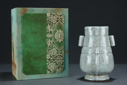 An Exquisite Guan yao Double-Ears Vase