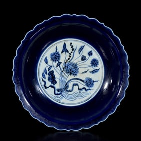 An Exquisite Ji Blue Glazed Blue and White Flower Pattern Plate