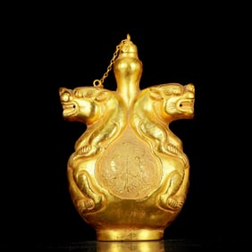 An exquisite gilt bronze pot with animal patterns