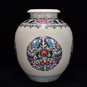An Exquisite Famille-Rose Lotus Pattern Jar