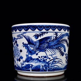 An Exquisite Blue and White Flower and Phoenix Pattern Brush Pot
