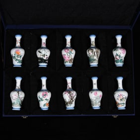 A Set of Fine Enamel Flower Pattern Vases,With Poem