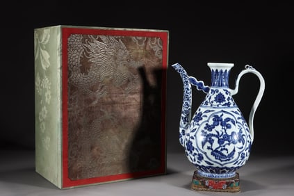 A Rare Blue and White Lotus Pattern Vase