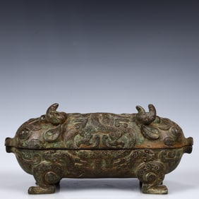 A Rare Bronze Pig-Shaped Cover Box