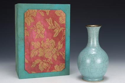 An Exquisite Ru yao Sky Blue Glazed Painted Gold Vase,With an Imperial Poem by Emperor Qianlong