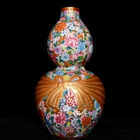 A Huge Famille-Rose Painted Gold Flower Pattern Gourd-Shaped Vase