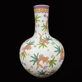 An Exquisite Famille-Rose Fish Pattern Vase