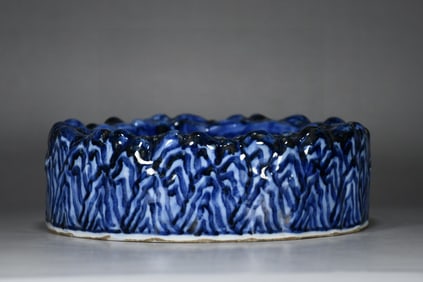 An Exquisite Blue and White Figure Pattern Brush Washer