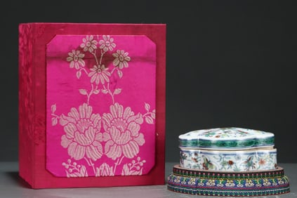 A Set of Fine Doucai Flower and Butterfly Pattern Boxes