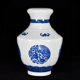 An Exquisite Blue and White Flower and Bird Pattern Vase