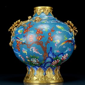 An exquisite cloisonné vase with flower and bird patterns