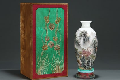 An Exquisite Famille-Rose Landscape Pattern Vase