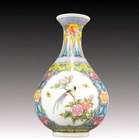 A Precious Coloured glaze Famille-Rose Flower and Bird Pattern Vase