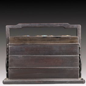 An Exquisite Eaglewood Flower Pattern Box