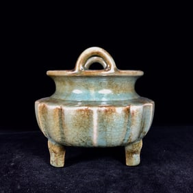 An Exquisite Ru yao Tripod Censer