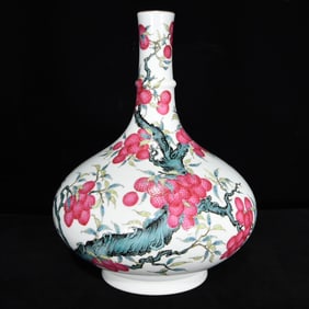 An Exquisite Famille-Rose Litchi Pattern Vase