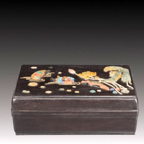 An Exquisite Eaglewood Flower and Bird Pattern Box