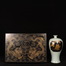 An Exquisite Ru yao Figure Pattern Vase