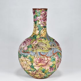 An Exquisite Famille-Rose Flower Dragon Pattern Vase