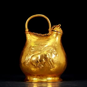 An exquisite gilt bronze hip flask with horse pattern
