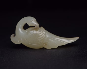 An Exquisite White Jade Bird Ornament