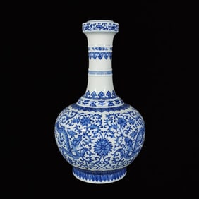An Exquisite Blue and White Lotus Pattern Dragon Pattern Vase