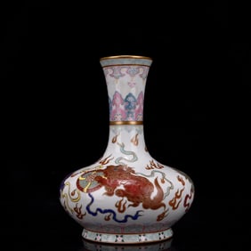 An Exquisite Enamel Painted Gold Lion Pattern Vase