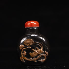 An Exquisite Agate Flower and Insect Pattern Snuff Bottle