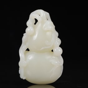 An Exquisite White Jade Gourd-Shaped Ornament
