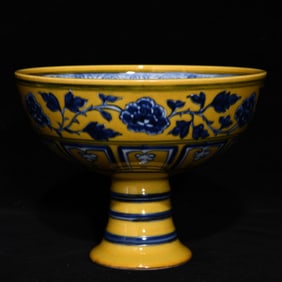 An Exquisite Yellow Ground Blue and White Flower Pattern Stem Cup