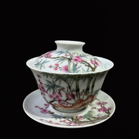 A Exquisite Famille-Rose Flower Pattern Cup