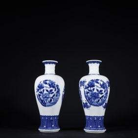 A Pair of Exquisite Blue and White Flower Pattern Vase