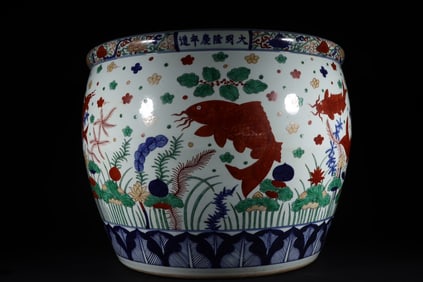 An Exquisite Wucai Lotus Pattern Fish and Lotus Pattern Vat