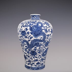 An Exquisite Chai yao Blue and White Lotus Pattern Dragon Pattern Seawater Pattern Vase