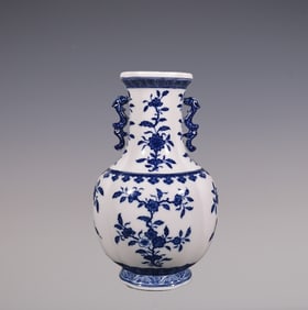 An Exquisite Blue and White Flower Pattern Double-Ears Vase
