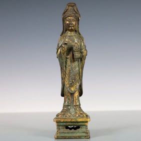 An Exquisite Gilt Bronze Statue of Avalokitesvara