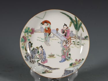 An Exquisite Famille-Rose Painted Gold Character and Story Pattern Plate