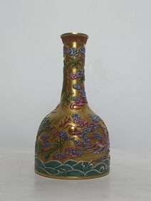 An Exquisite Enamel Dragon and Phoenix Pattern Seawater Pattern Vase