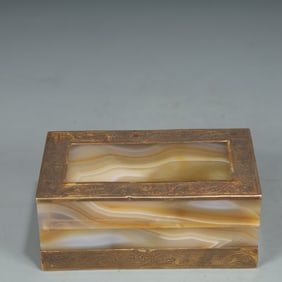 A Exquisite Agate Lotus Pattern Box