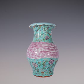 An Exquisite Famille-Rose Green Ground Lotus Pattern Vase