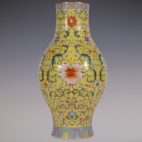 An Exquisite Enamel Lotus Pattern Vase