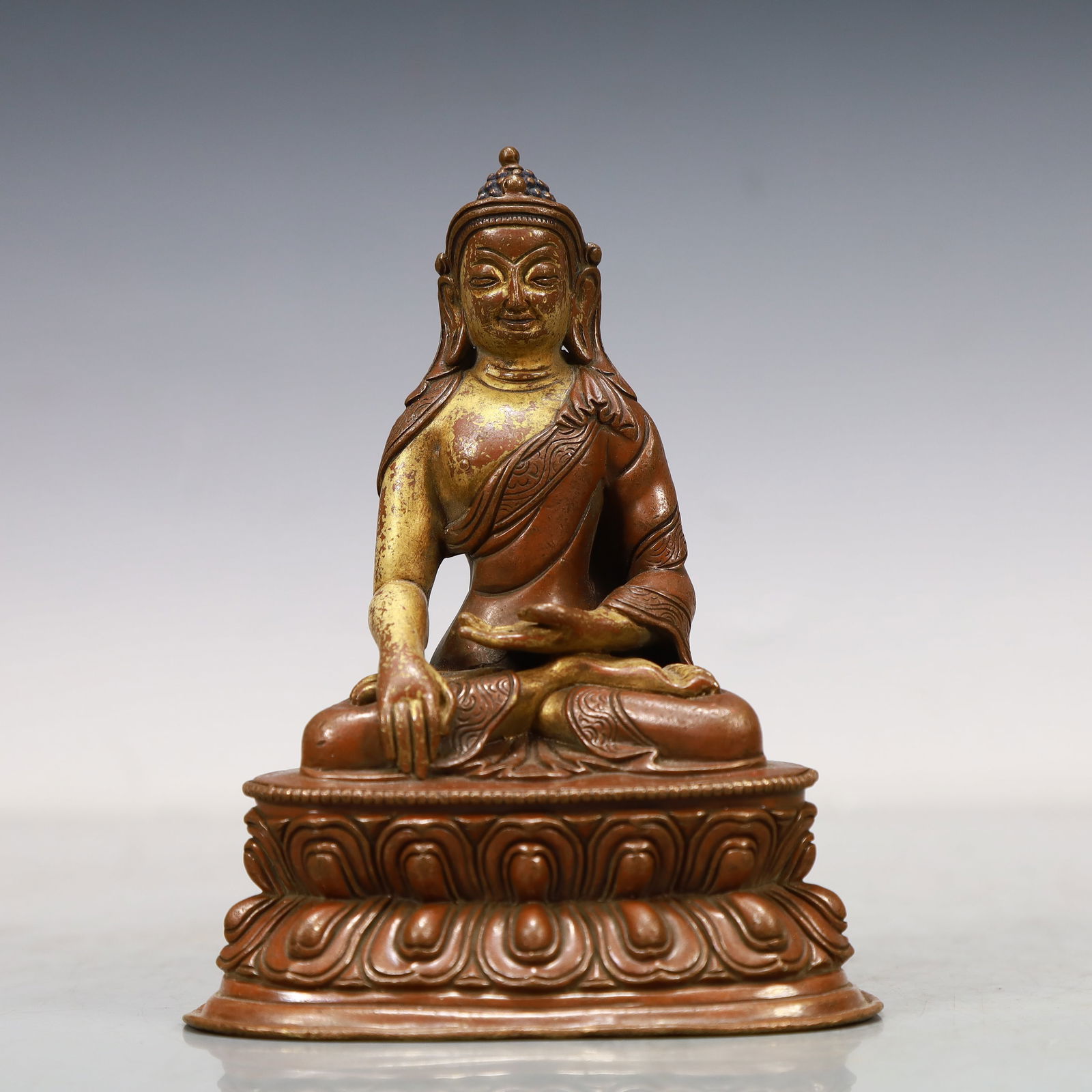 A Exquisite Coppery Statue of Sakyamuni (1 of 6)