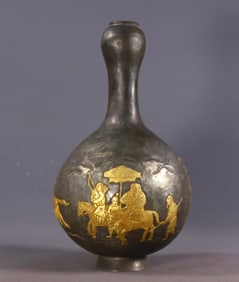 An Exquisite Gilt Bronze Hunting Pattern with poem Vase