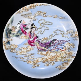 An Exquisite Famille-Rose Character and Story Pattern Plate