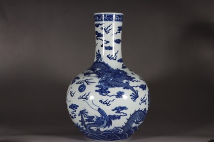 An Exquisite Blue and White Dragon Pattern Seawater Pattern Vase