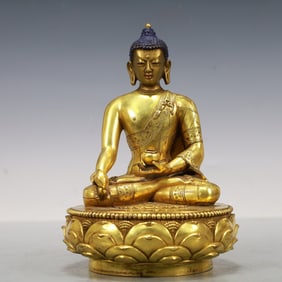 A Exquisite Gilt Bronze Statue of Sakyamuni