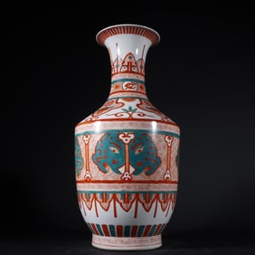 An Exquisite Wucai Beast-Face Pattern Vase